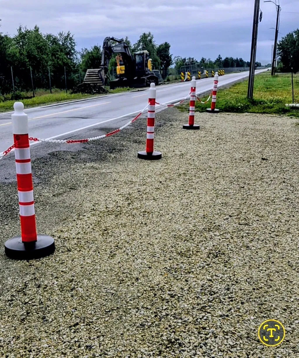 Customer Installation: Maxi Plus Post & Chain Barriers for Roadside Demarcation