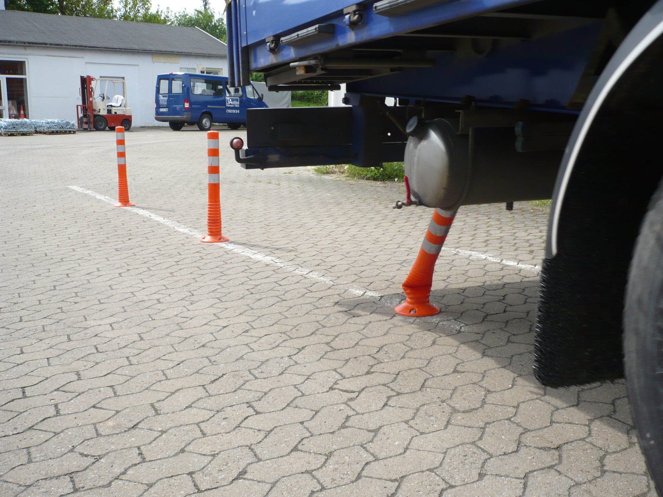 Knock-down Bollards