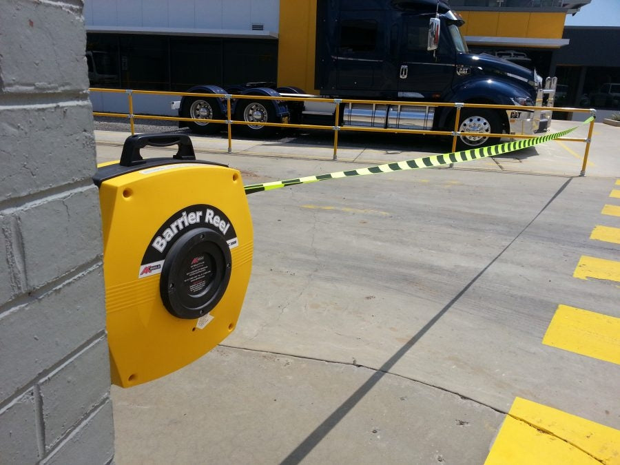 Wall mounted belt barriers - Heavy Duty