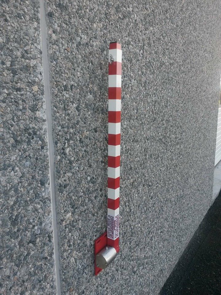 Vertikální bezpečnostní brána – výklopná Zábrana brána