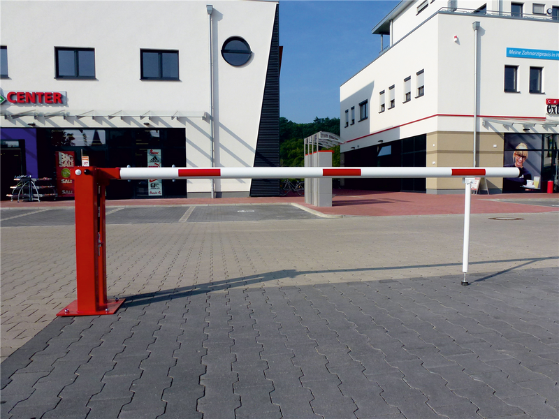 Ručna barijera s pneumatskom oprugom i zglobnim nosačem rampe