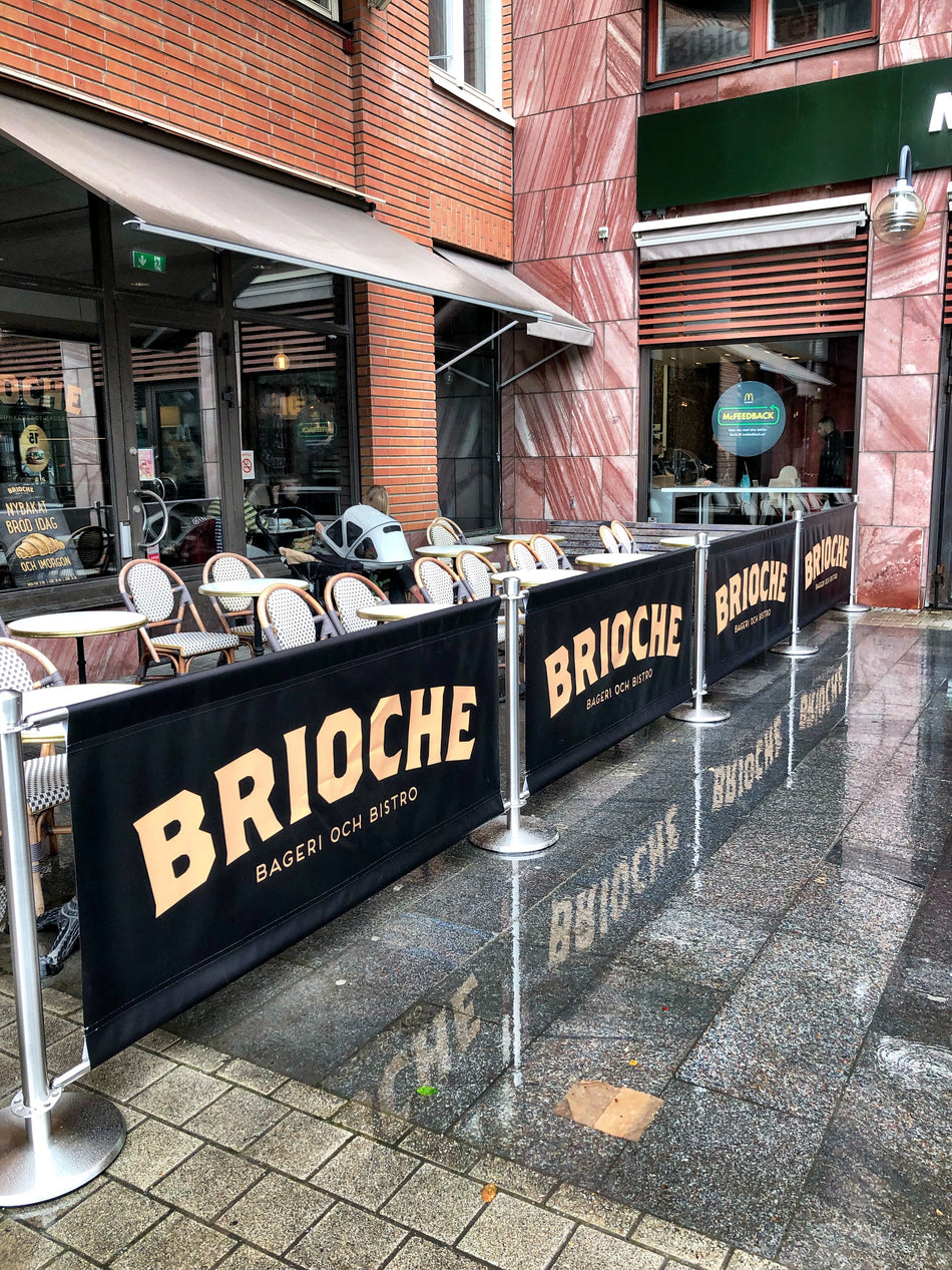 Flexibarrier Café Paket barijera – konfiguracija od 16.5 Meter s bannerima s prilagođenim tiskom