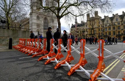 Mobilna antiteroristička barijera za vozila -F18- ((HVM ublažavanje naleta vozila)